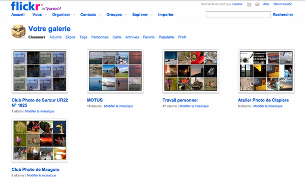 Classeurs contenant les albums de photos